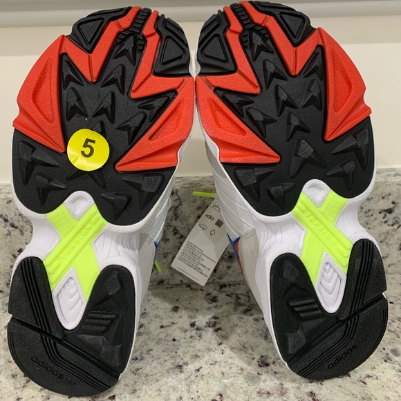 Nice Adidas kid shoes!! - Picture 3 of 3